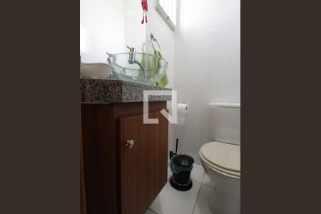 Casa de condomínio à venda com 102m², 3 quartos e 2 vagasLavabo