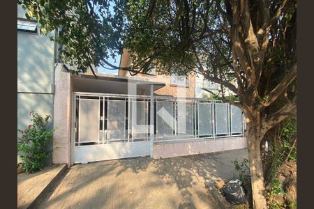 Casa à venda com 120m², 3 quartos e 3 vagas Casa à venda com 120m², 3 quartos e 3 vagasFachada