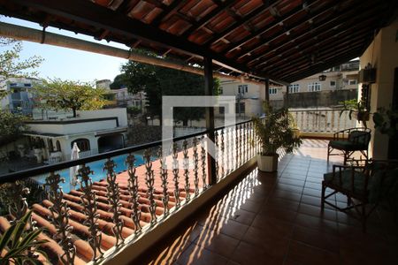 Casa à venda com 420m², 3 quartos e 2 vagasVaranda 2º piso