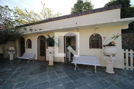 Casa à venda com 420m², 3 quartos e 2 vagasDependências de Serviço