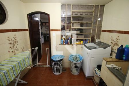 Casa à venda com 420m², 3 quartos e 2 vagasÁrea de Serviço e Lavanderia