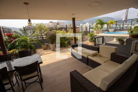 Apartamento à venda com 220m², 2 quartos e 3 vagasCobertura