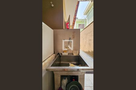 Casa à venda com 250m², 4 quartos e 3 vagas Casa à venda com 250m², 4 quartos e 3 vagasÁrea de Serviço