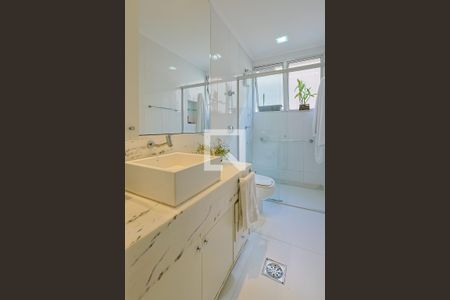 Apartamento à venda com 143m², 4 quartos e 2 vagas Apartamento à venda com 143m², 4 quartos e 2 vagasBanheiro 2