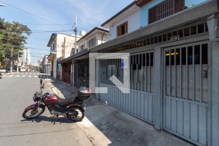 Casa à venda com 176m², 2 quartos e 1 vaga Casa à venda com 176m², 2 quartos e 1 vagaFachada