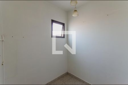 Apartamento à venda com 140m², 4 quartos e 3 vagas Apartamento à venda com 140m², 4 quartos e 3 vagasQuarto de Serviço