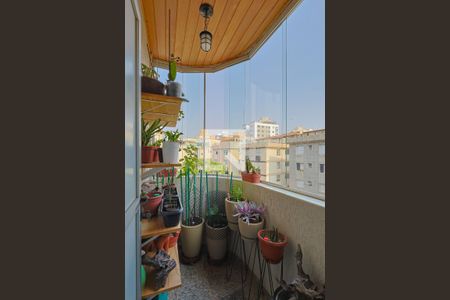 Apartamento à venda com 105m², 4 quartos e 2 vagas Apartamento à venda com 105m², 4 quartos e 2 vagasVaranda