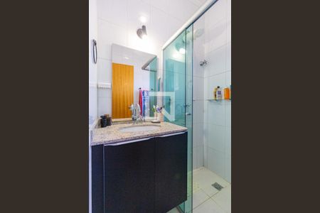 Casa à venda com 131m², 3 quartos e 2 vagasBanheiro