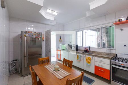 Casa à venda com 131m², 3 quartos e 2 vagasCozinha