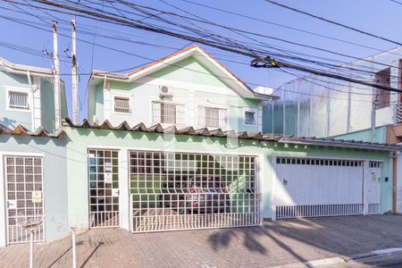 Casa à venda com 131m², 3 quartos e 2 vagasFachada