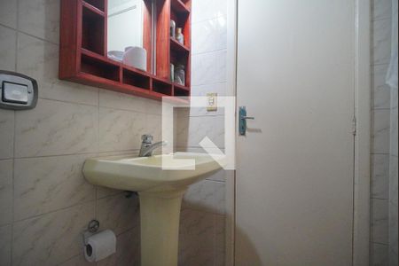 Casa à venda com 700m², 5 quartos e 3 vagas Casa à venda com 700m², 5 quartos e 3 vagasBanheiro 2
