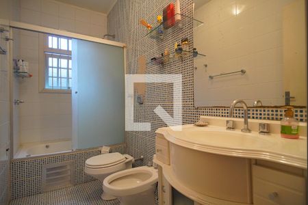 Casa à venda com 700m², 5 quartos e 3 vagas Casa à venda com 700m², 5 quartos e 3 vagasBanheiro da Suíte