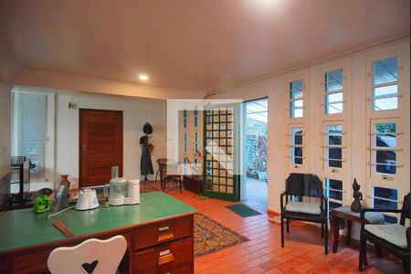 Casa à venda com 700m², 5 quartos e 3 vagas Casa à venda com 700m², 5 quartos e 3 vagasSala 4