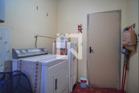 Casa à venda com 700m², 5 quartos e 3 vagas Casa à venda com 700m², 5 quartos e 3 vagasÁrea de Serviço