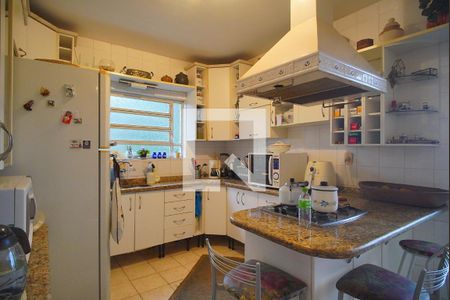 Casa à venda com 700m², 5 quartos e 3 vagas Casa à venda com 700m², 5 quartos e 3 vagasCozinha