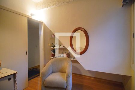 Casa à venda com 700m², 5 quartos e 3 vagas Casa à venda com 700m², 5 quartos e 3 vagasQuarto 4