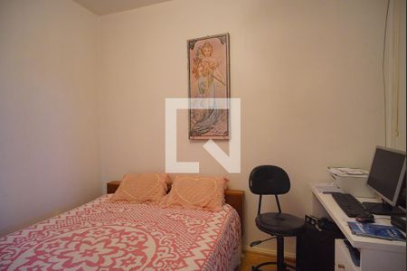 Casa à venda com 700m², 5 quartos e 3 vagas Casa à venda com 700m², 5 quartos e 3 vagasQuarto 2