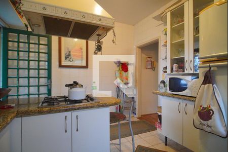 Casa à venda com 700m², 5 quartos e 3 vagas Casa à venda com 700m², 5 quartos e 3 vagasCozinha