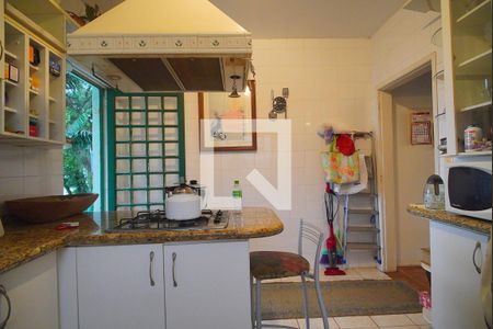 Casa à venda com 700m², 5 quartos e 3 vagas Casa à venda com 700m², 5 quartos e 3 vagasCozinha