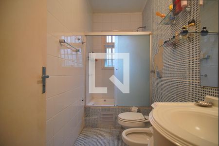 Casa à venda com 700m², 5 quartos e 3 vagas Casa à venda com 700m², 5 quartos e 3 vagasBanheiro da Suíte