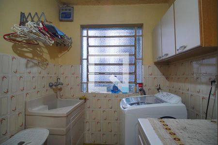 Casa à venda com 700m², 5 quartos e 3 vagas Casa à venda com 700m², 5 quartos e 3 vagasÁrea de Serviço