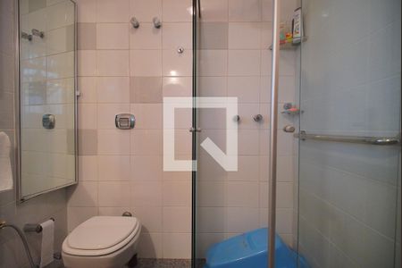 Casa à venda com 700m², 5 quartos e 3 vagas Casa à venda com 700m², 5 quartos e 3 vagasBanheiro