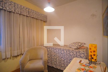 Casa à venda com 700m², 5 quartos e 3 vagas Casa à venda com 700m², 5 quartos e 3 vagasQuarto 4