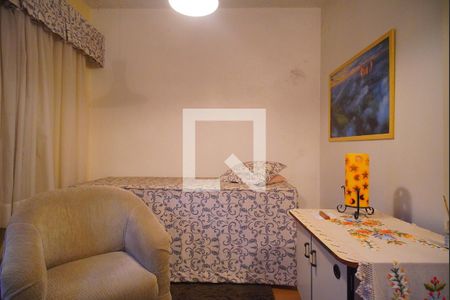 Casa à venda com 700m², 5 quartos e 3 vagas Casa à venda com 700m², 5 quartos e 3 vagasQuarto 4