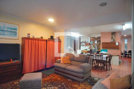 Casa à venda com 700m², 5 quartos e 3 vagas Casa à venda com 700m², 5 quartos e 3 vagasSala 3