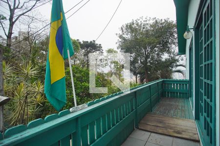 Casa à venda com 700m², 5 quartos e 3 vagas Casa à venda com 700m², 5 quartos e 3 vagasvaranda