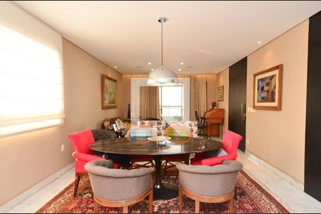 Sala 3 ambientes de apartamento para alugar com 3 quartos, 144m² em Santo Antônio, Belo Horizonte