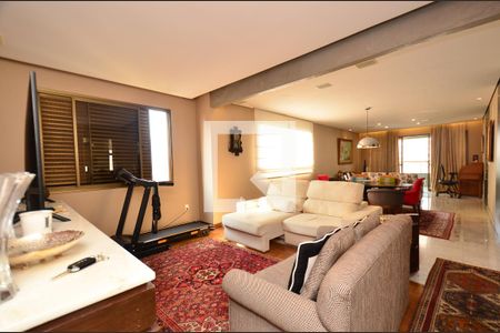 Sala 3 ambientes de apartamento para alugar com 3 quartos, 144m² em Santo Antônio, Belo Horizonte