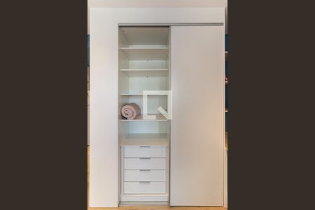 Studio à venda com 27m², 1 quarto e sem vaga Studio à venda com 27m², 1 quarto e sem vagaStudio - Armário