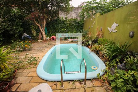 Casa à venda com 129m², 3 quartos e 2 vagas Casa à venda com 129m², 3 quartos e 2 vagasPiscina