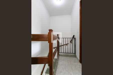 Casa de condomínio à venda com 109m², 3 quartos e 2 vagas Casa de condomínio à venda com 109m², 3 quartos e 2 vagasHall / Escada