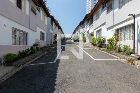 Casa de condomínio à venda com 109m², 3 quartos e 2 vagas Casa de condomínio à venda com 109m², 3 quartos e 2 vagasCondomínio