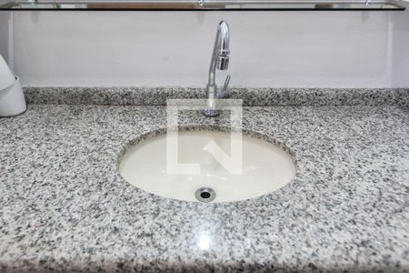 Casa de condomínio à venda com 109m², 3 quartos e 2 vagas Casa de condomínio à venda com 109m², 3 quartos e 2 vagasDetalhe banheiro