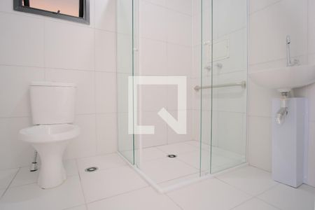 Banheiro de kitnet/studio para alugar com 1 quarto, 22m² em Vila Esperança, São Paulo