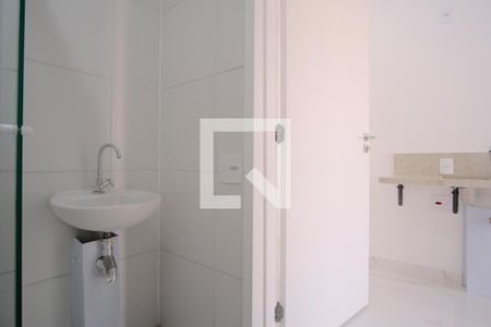 Banheiro de kitnet/studio para alugar com 1 quarto, 22m² em Vila Esperança, São Paulo