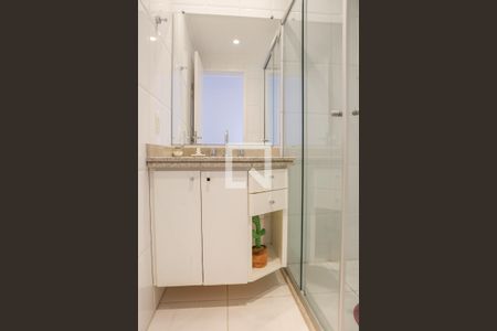 Apartamento à venda com 70m², 2 quartos e 1 vaga Apartamento à venda com 70m², 2 quartos e 1 vagaBanheiro Social