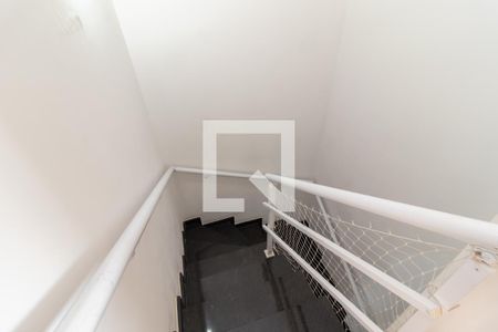 Casa de condomínio à venda com 127m², 3 quartos e 2 vagasEscada