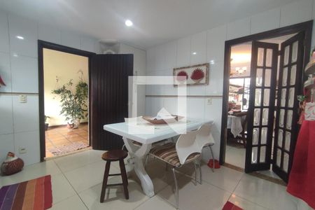 Casa à venda com 229m², 4 quartos e 3 vagas Casa à venda com 229m², 4 quartos e 3 vagas1º Pav - Cozinha