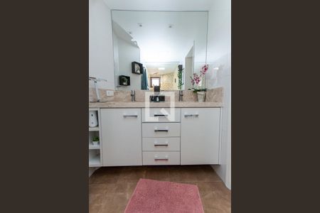 Apartamento à venda com 147m², 3 quartos e 2 vagas Apartamento à venda com 147m², 3 quartos e 2 vagasBanheiro da Suíte