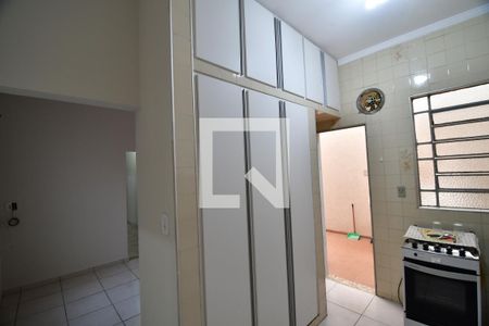 Casa à venda com 120m², 5 quartos e 2 vagasCozinha - Armários