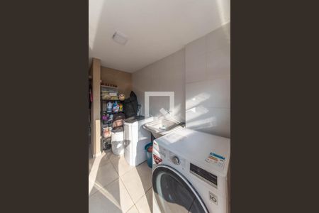 Casa à venda com 136m², 3 quartos e 2 vagas Casa à venda com 136m², 3 quartos e 2 vagasLavanderia