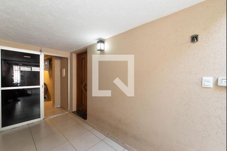 Casa à venda com 136m², 3 quartos e 2 vagas Casa à venda com 136m², 3 quartos e 2 vagasCorredor