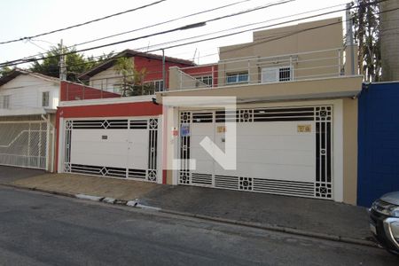 Casa à venda com 136m², 3 quartos e 2 vagasFachada