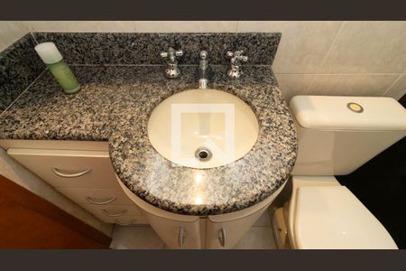 Casa à venda com 143m², 3 quartos e 4 vagas Casa à venda com 143m², 3 quartos e 4 vagasBanheiro 1