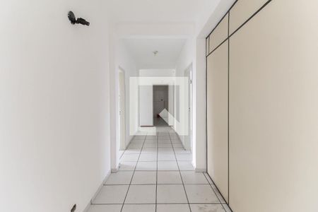 Casa para alugar com 150m², 5 quartos e sem vaga Casa para alugar com 150m², 5 quartos e sem vagaCorredor