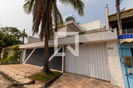 Casa à venda com 600m², 7 quartos e 4 vagas Casa à venda com 600m², 7 quartos e 4 vagasFachada